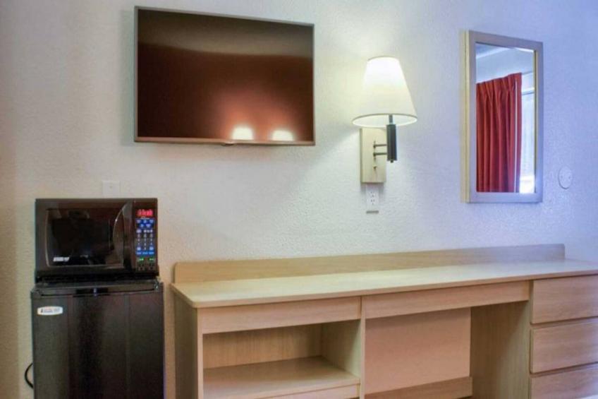 1 Queen Bed  Micfridge Non-Smoking - foto 2