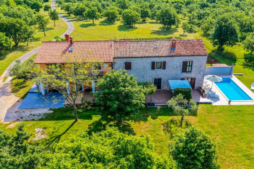 Schönes Haus mit großer grüner Umgebung, Pool - foto 7