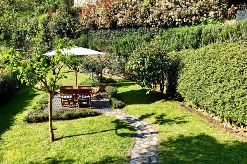 Wohnung mit privatem Garten in Villa