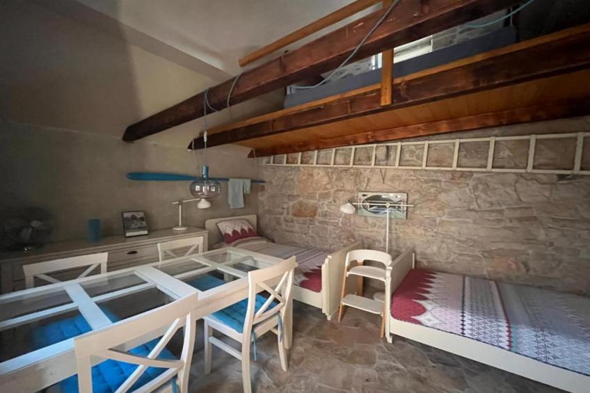 Romantic Stone House and Yard Near Stunning Beach - Two Bedroom Holiday Holiday Home  with  Patio and Terrace - foto 12
