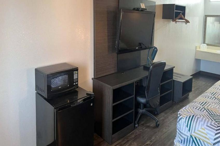 1 King Bed  Non-Smoking Micfridge - foto 6