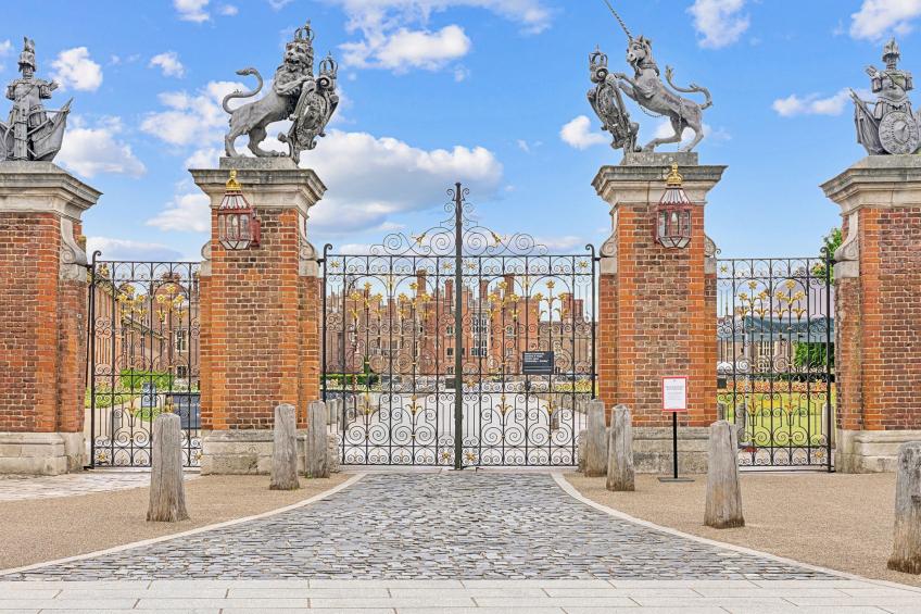 Palace Gate, Hampton Court - foto 30