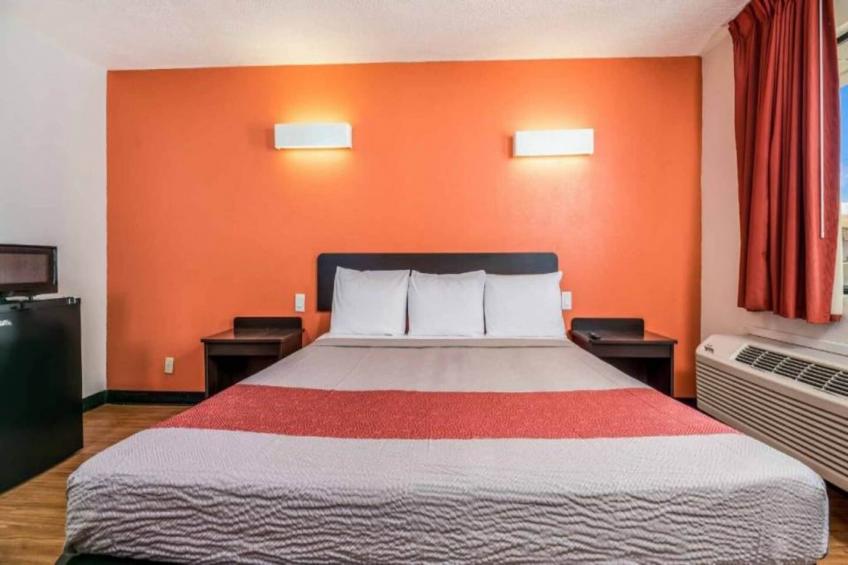 1 King Bed  Non-Smoking - foto 12