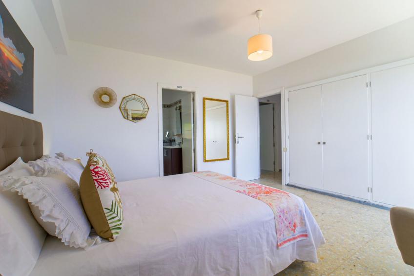 Zweitstöckiges Ferienvilla mit Terrassen, Pool, Sauna sowie herrlichem Berg- un - foto 22