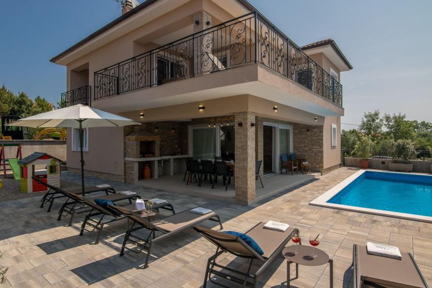 Luxuriöse Villa mit Salzwasserpool in einer ruhigen Gegend - foto 3