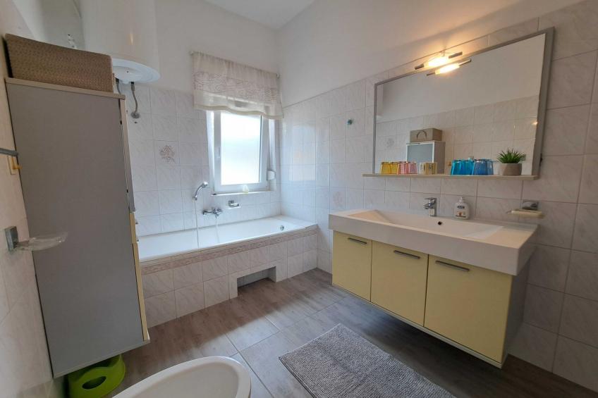 Spacious Urban Retreat Apartment with Terrace - Two Bedroom Apartment with Terrace - foto 32