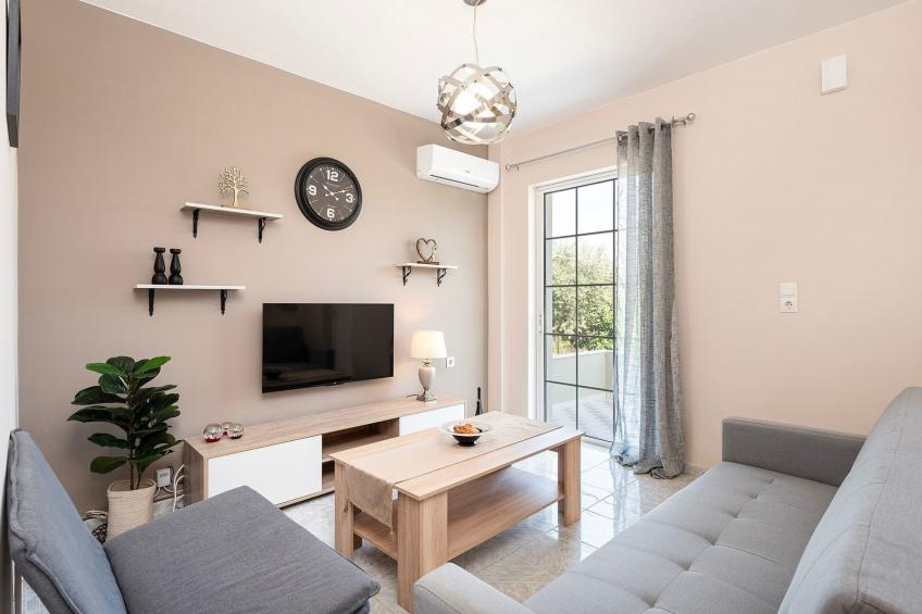 in einem Olivenhain in Strandnähe - foto 11