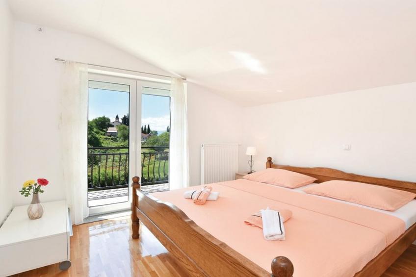 Serene Villa with Pool, BBQ, and Authentic Tavern Surrounded by Nature - Five Bedroom Holiday Home - foto 10