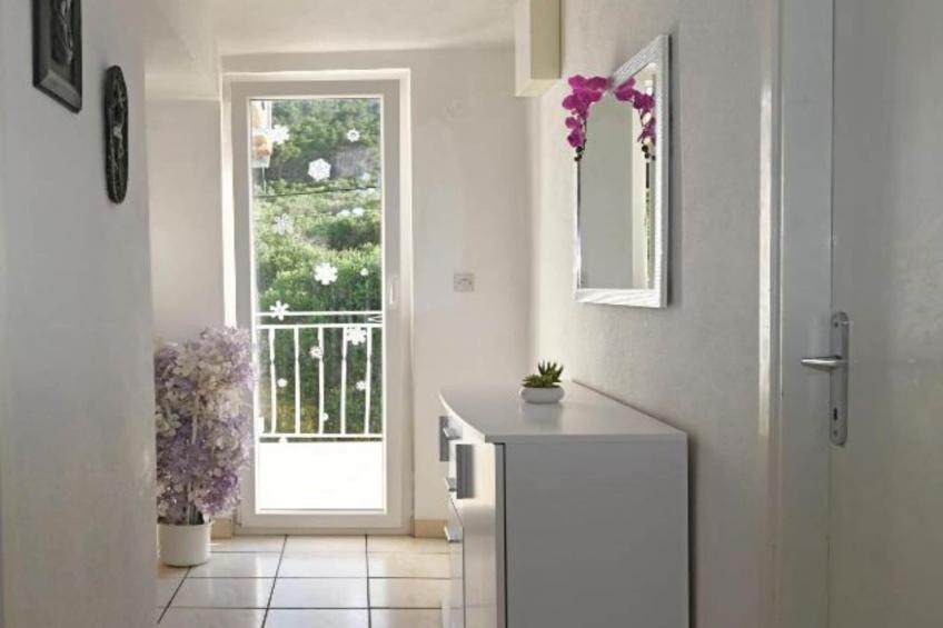 Apartments Mihovilović - 50 m from beach - Superior Two Bedroom Apartment with Balcony and Sea View (A3) - foto 12