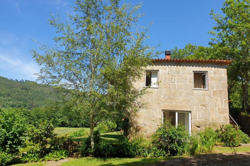 Haus jenseits des Flusses