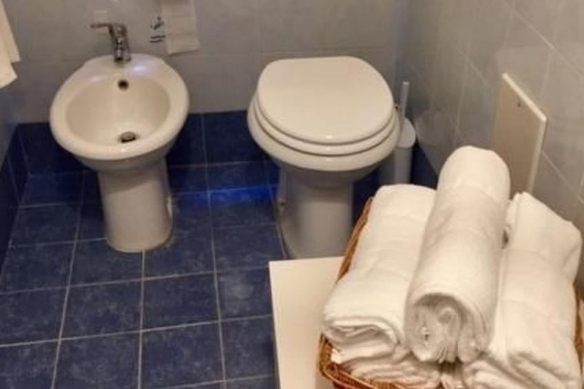 Geräumige und helle Wohnung in Mehrfamilienhaus mit Aufzug - foto 16