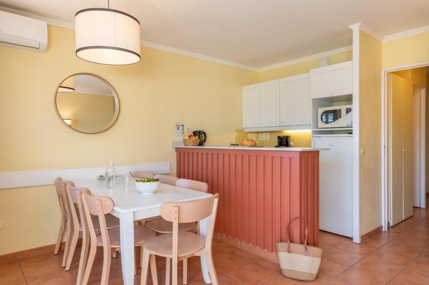 Pierre & Vacances Village Pont Royal en Provence Apartment 7 people - 1 bedroom + 1 sleeping alcove - Balcony or balcony - Air-conditioned - Renovated - foto 2