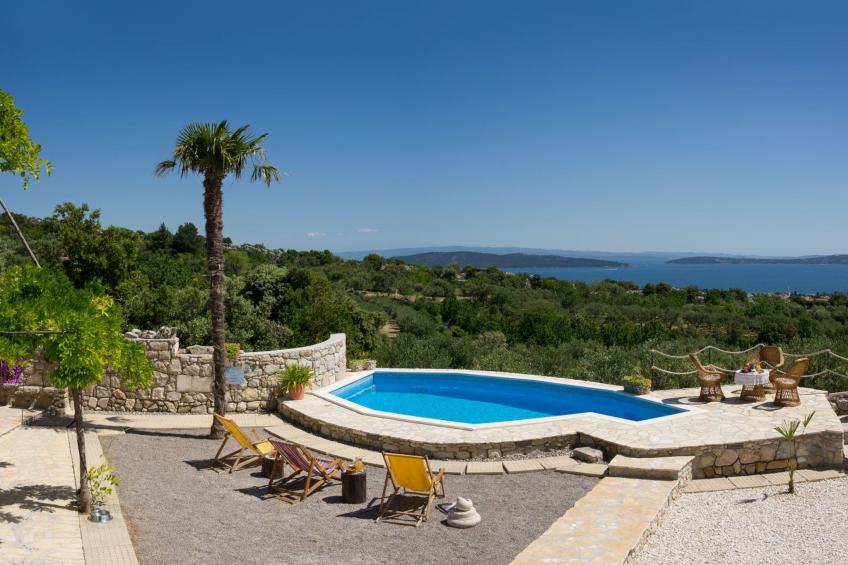 in Kaštel Lukšić mit großer Terrasse und Bergblick - foto 3