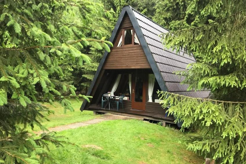 mit Garten, Grill und Terrasse