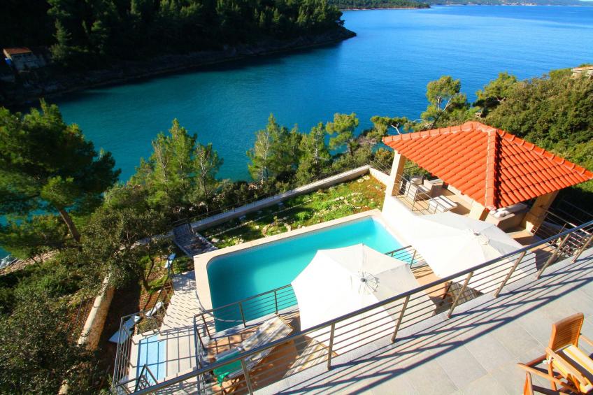 Beachfront Luxury Villa with Private Pool and Stunning Sea Views - foto 42