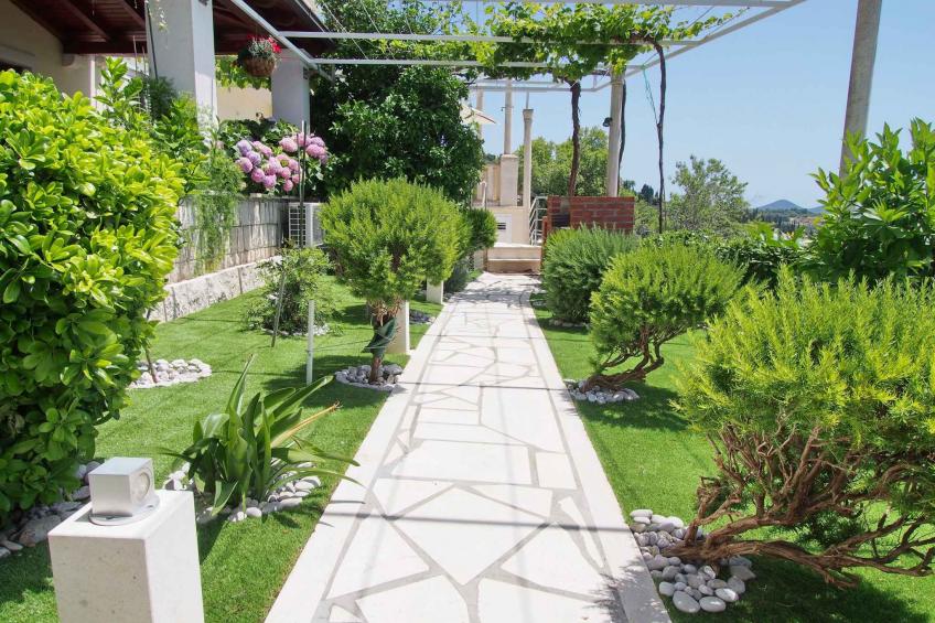 Holiday home with air conditioning, pool and sea view in Orašac - BF-NJH63 - foto 18