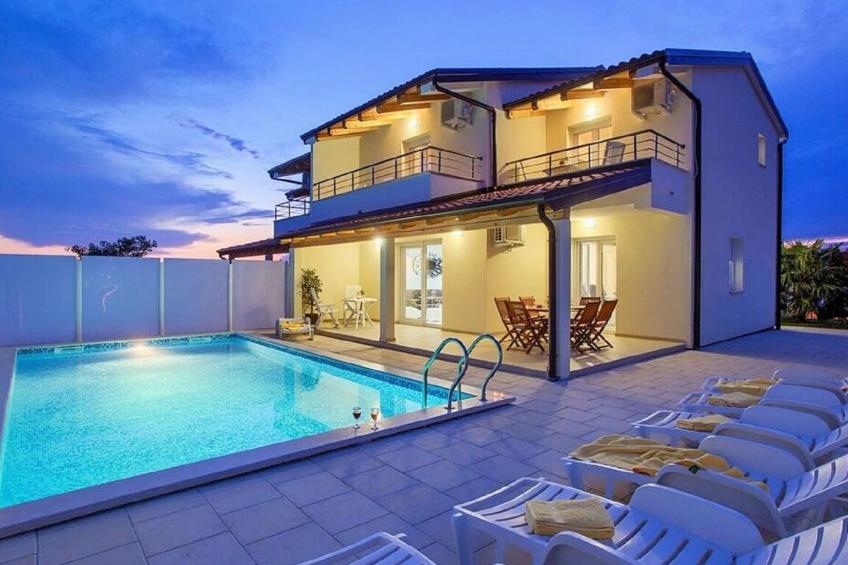 mit Garten, Grill und Terrasse