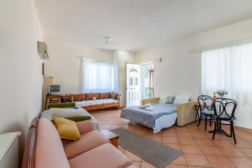 Small apartment in Porto Rafti Area