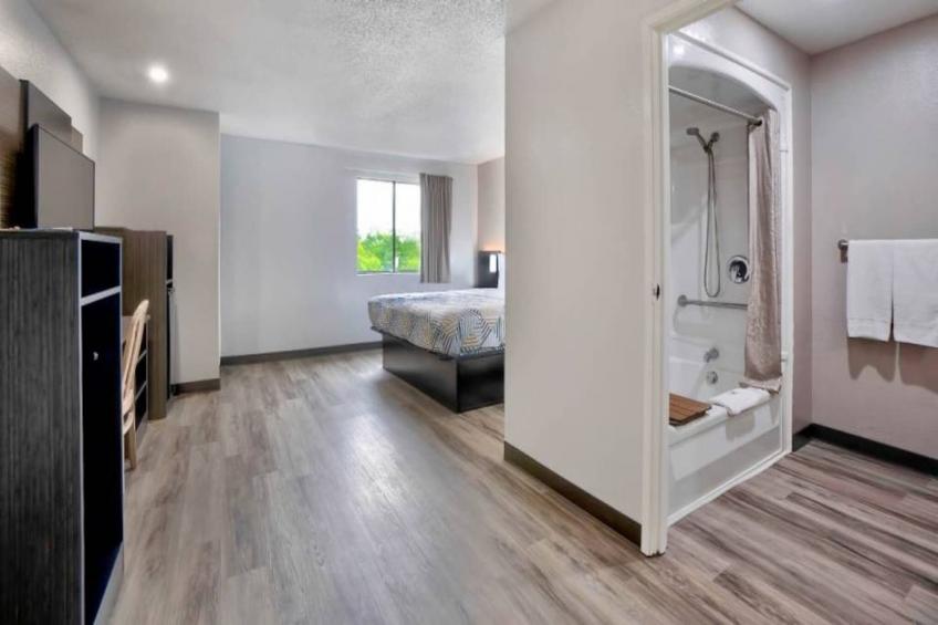 1 King Bed  Non-Smoking - foto 11