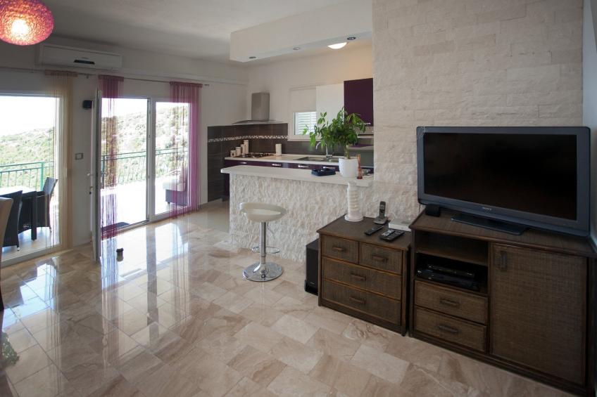 Wonderful Visinisce Apartments with Terrace and Sea Views - Standard Two Bedroom Apartment  (Owner 1)