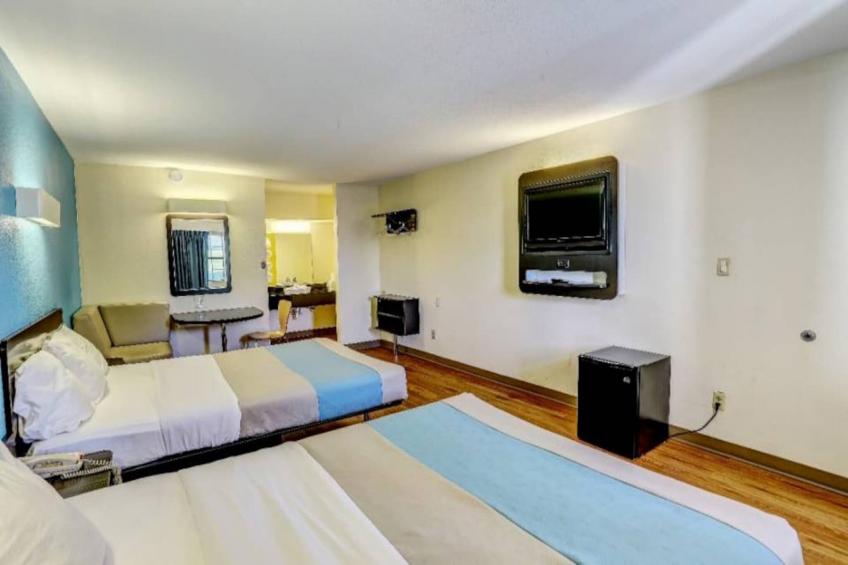 2 Queen Beds  Non-Smoking - foto 23