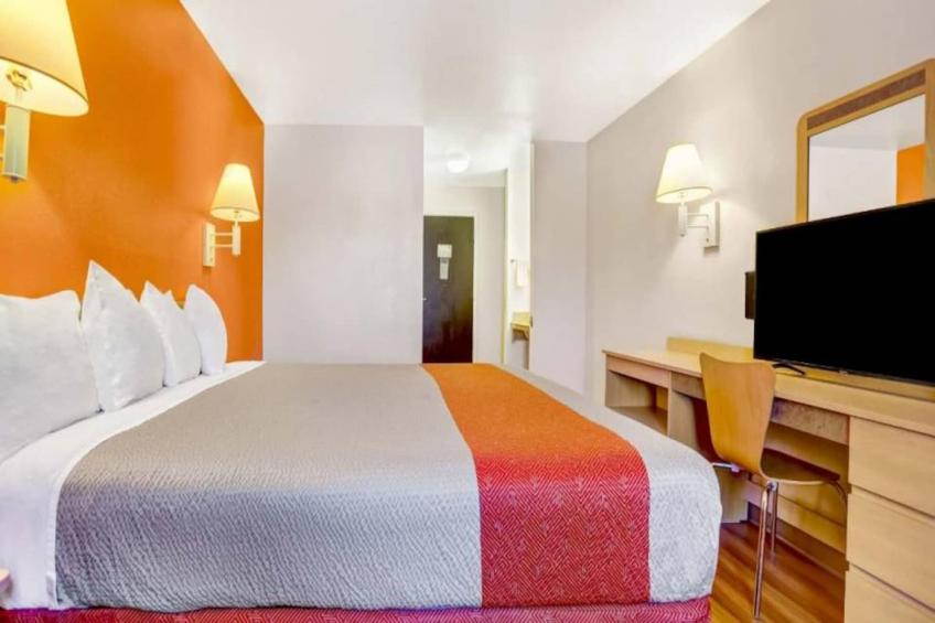 1 King Bed  Non-Smoking - foto 12