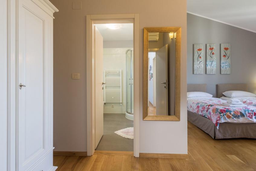 Villa mit Pool, Garten und Sommerküche - foto 47