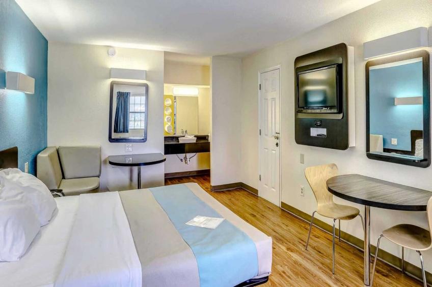 1 King Bed  Non-Smoking - foto 13