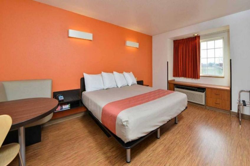1 King Bed  Non-Smoking - foto 10