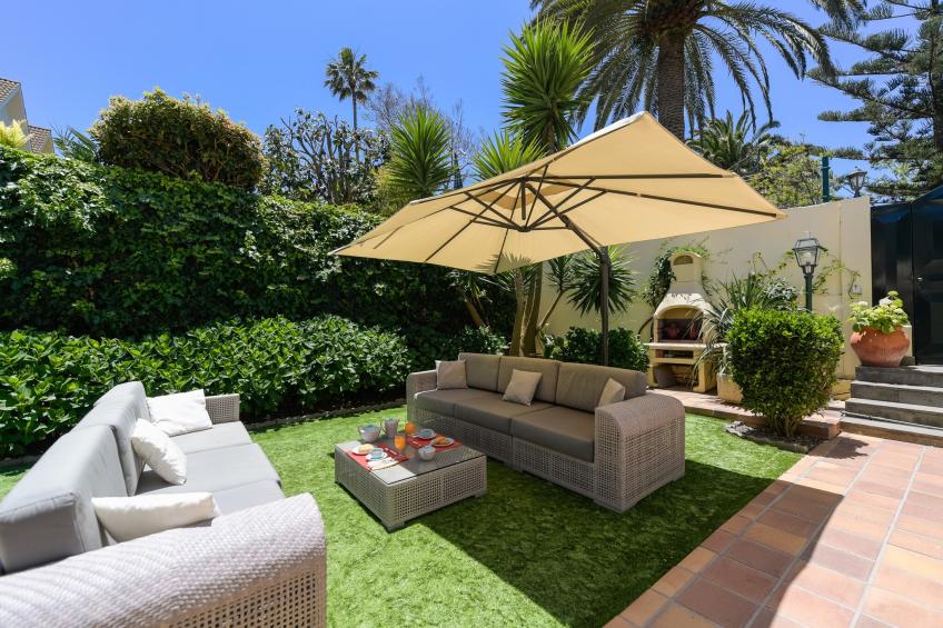 House with cozy garden BBQ and free parking - foto 36