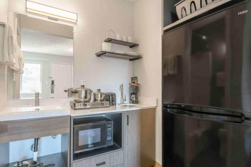 1 Full Bed  Non-Smoking Kitchen - foto 6