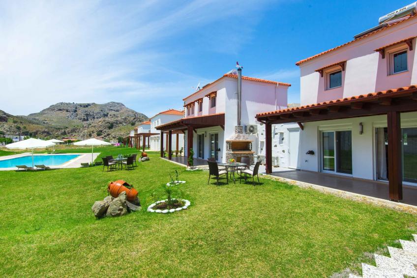 Haus in Kolympia mit Garten und Bergblick