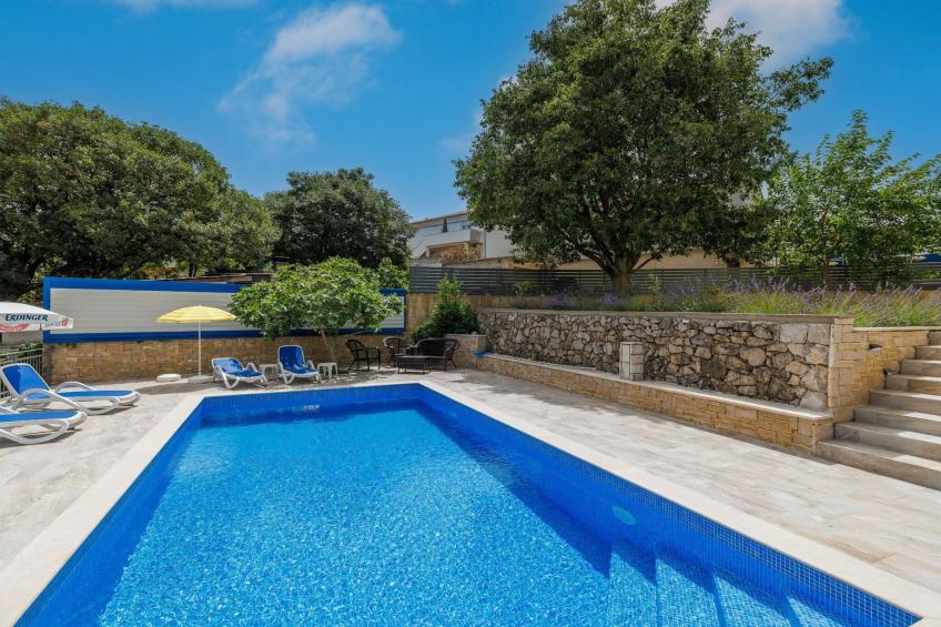 Wonderful Krk Island Stay: Shared Pool, Grill Patio, and Nearby Beaches - Studio Apartment - foto 12