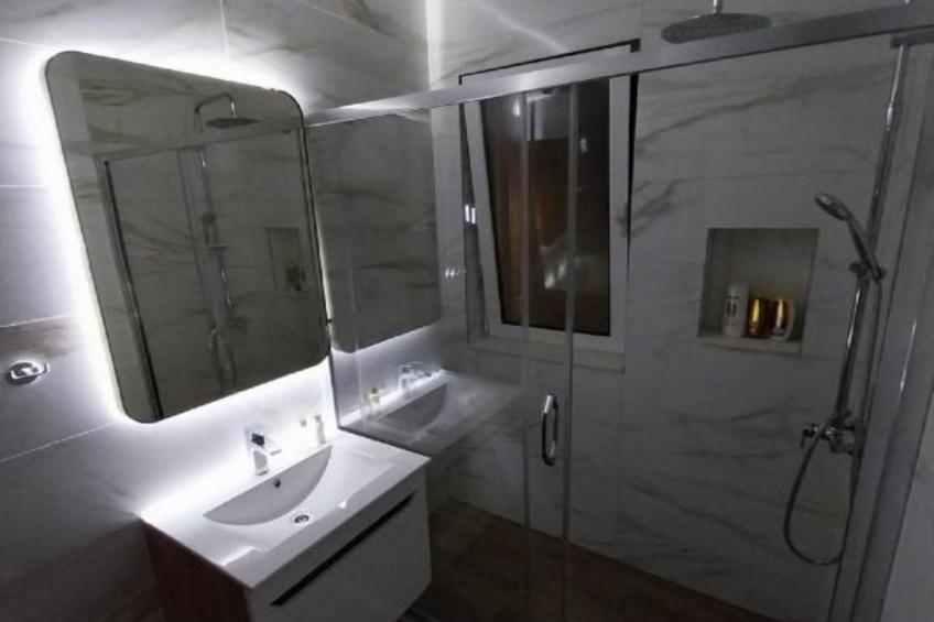 Stunning Beachfront Stay in Herceg Novi - Two Bedroom Apartment A - foto 8