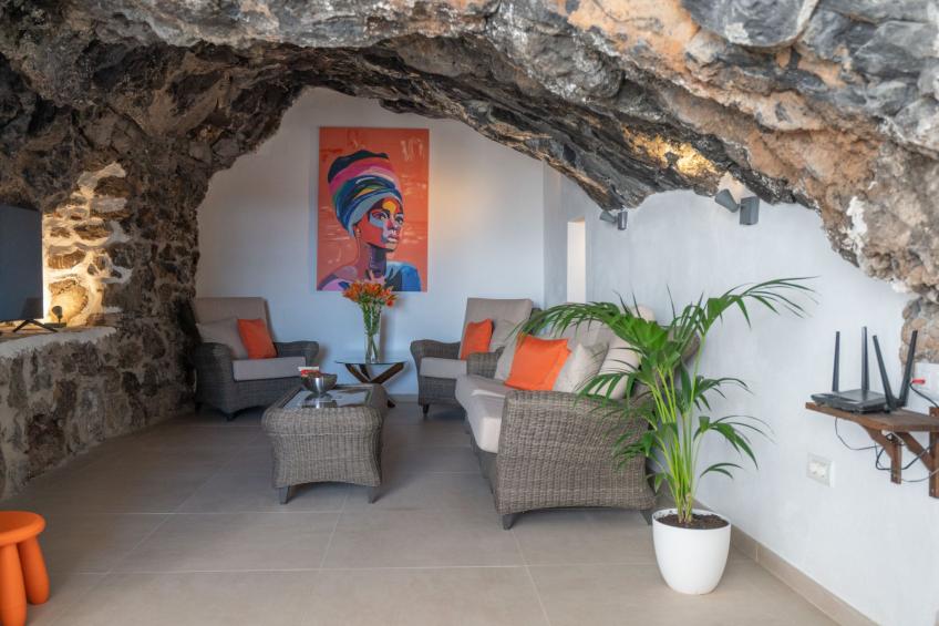 Spektakuläre Höhle mit zwei großen Terrassen am Meer - foto 30