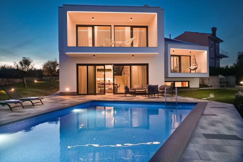 Villa met airco en buitenzwembad - BF-9K58Z