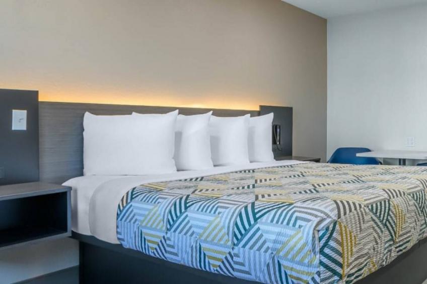 1 King Bed  Non-Smoking - foto 7