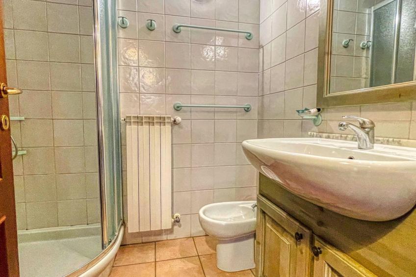 Drei-Zimmer-Dachgeschosswohnung 6 p.l. Villa Frejus - foto 12