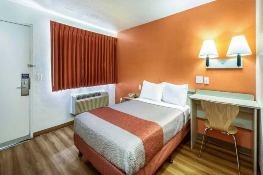 1 Full Bed  ADA/Tub - foto 14
