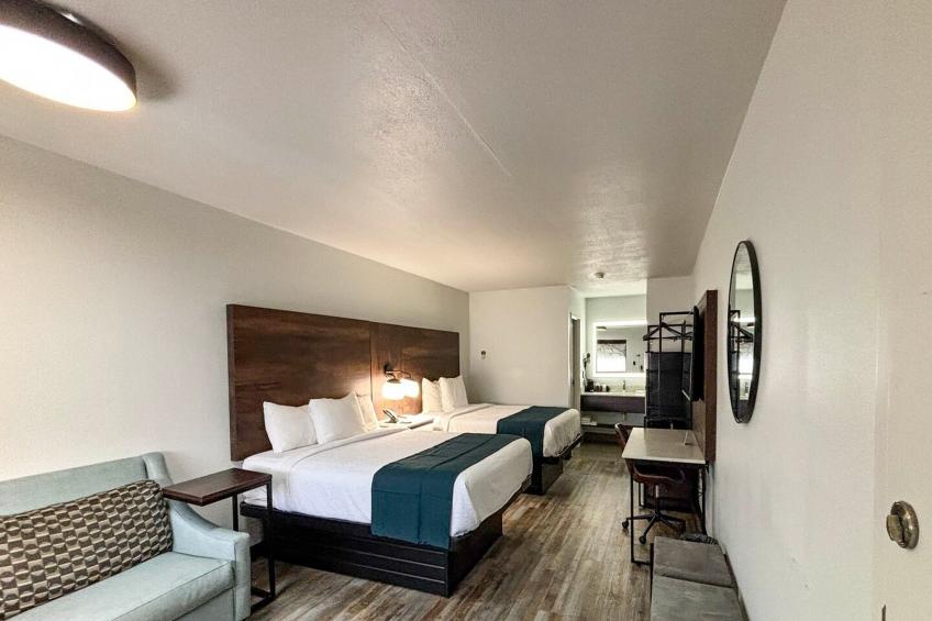 2 Queen Beds | Non-Smoking, Micfridge - foto 8