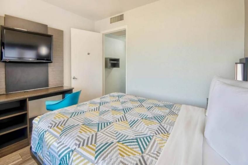 1 Queen Bed  Non-Smoking - foto 16