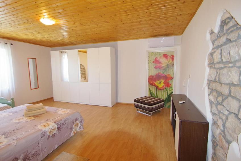 Schönes Haus mit großer grüner Umgebung, Pool - foto 17