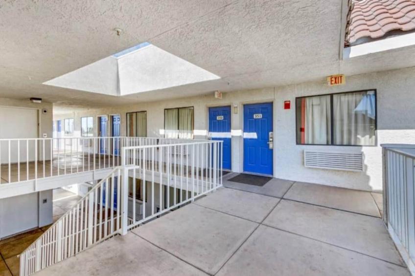 Motel 6 Williams, AZ – Historic Route 66_1 King Bed | Non-Smoking, Micfridge_US_FGS009 - foto 8