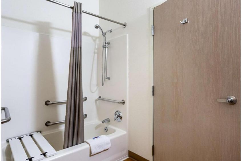 1 QUEEN BED  MOBILITY ACCESSIBLE TUB NSMK - foto 21
