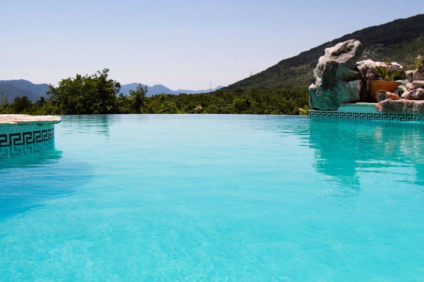 Authentic Dalmatian Hillside Escape with Pool, Sauna & BBQ - Seven Bedroom Holiday Home - foto 25