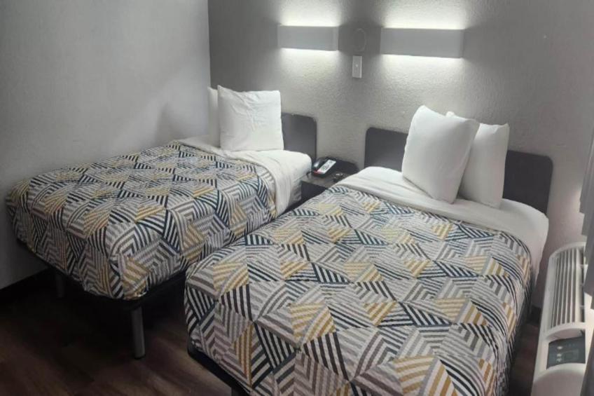 2 Full Beds  Non-Smoking Micfridge - foto 5