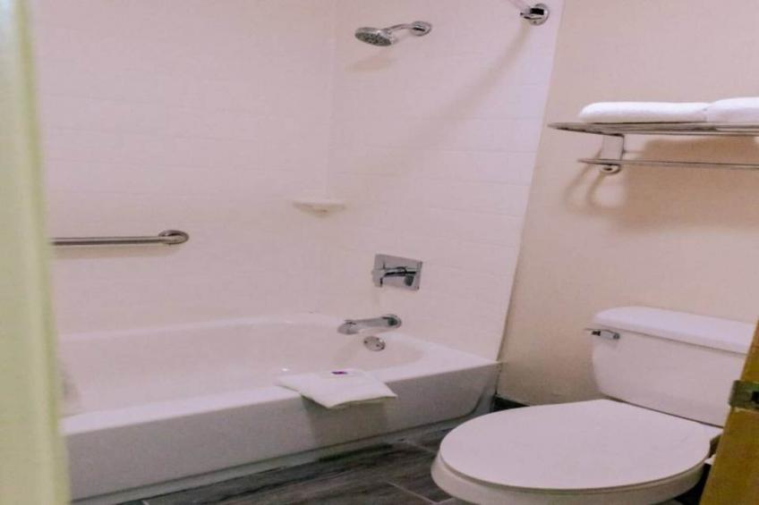 2 Full Beds  Non-Smoking Micfridge - foto 11