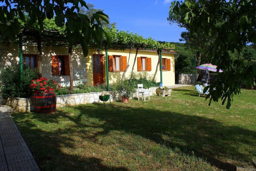 Charmantes Ferienhaus in Bartići mit Terrasse