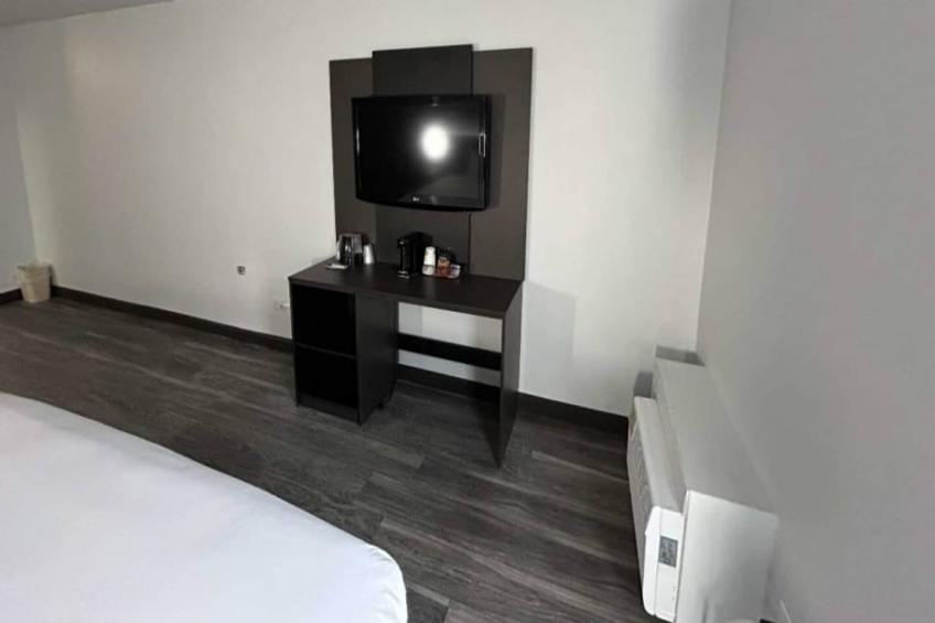 1 King Bed  Non-Smoking Kitchen - foto 5