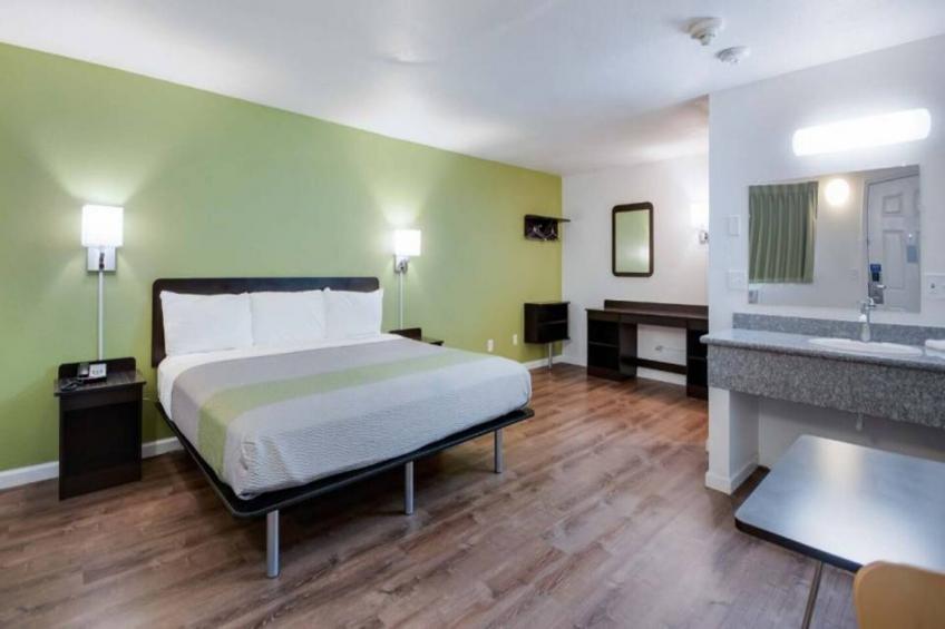 1 King Bed  Smoking Micfridge - foto 15